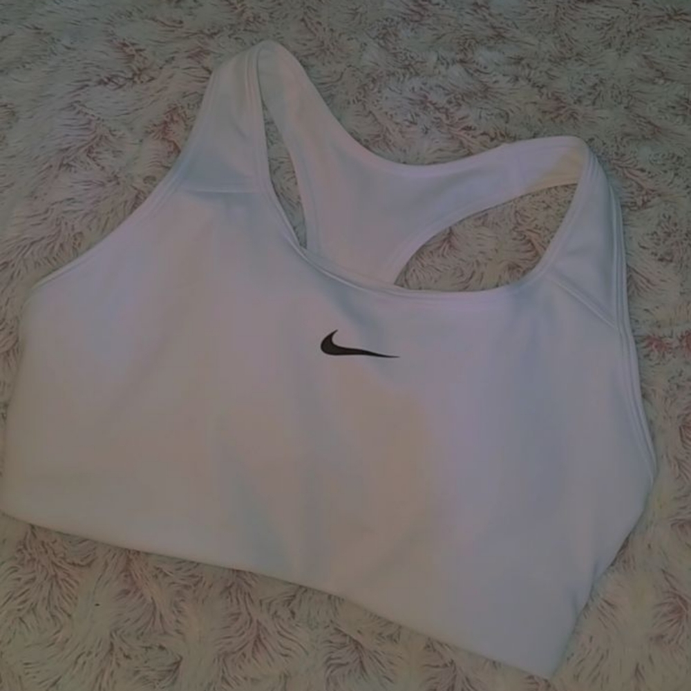 White nike sports bra